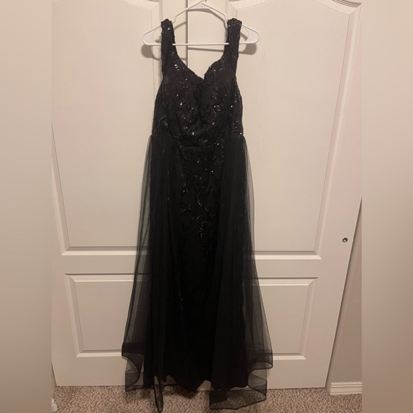 Gently used. True to size Gala dress - Picture 8 of 8